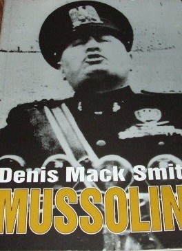 Okładka: Denis Mack Smith - Mussolini