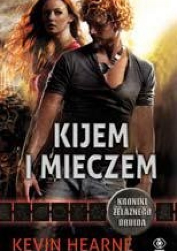 Okładka: Kevin Hearne - Kijem i mieczem