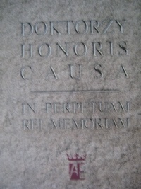 Okładka:  praca zbiorowa - Doktorzy honoris causa. In perpetuam rei memoriam