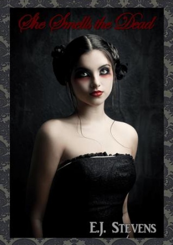 Okładka: E.J. Stevens - She Smells the Dead