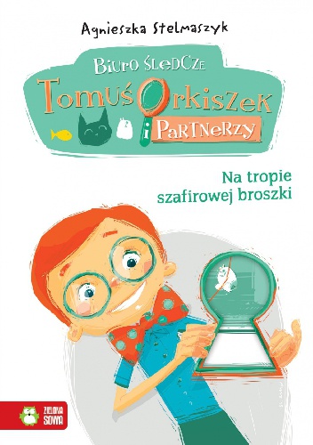 Okładka: Agnieszka Stelmaszyk - Na tropie szafirowej broszki. Biuro śledcze. Tomuś Orkiszek i partnerzy