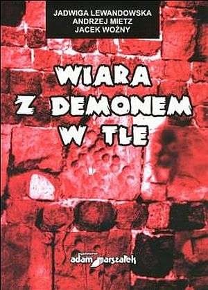 Okładka: Jadwiga Lewandowska - Wiara z demonem w tle. Studia nad materialnymi śladami przekazu informacji na ziemiach polskich do schyłku XVIII wieku