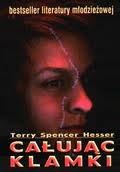 Okładka: Terry Spencer Hesser - Całując klamki
