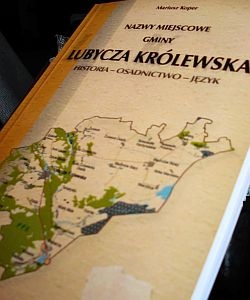 Okładka: Mariusz Koper - Nazwy miejscowe gminy Lubycza Królewska Historia - Osadnictwo - Język