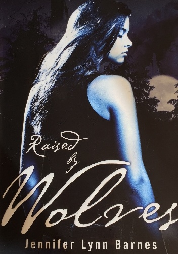 Okładka: Jennifer Lynn Barnes - Raised by wolves