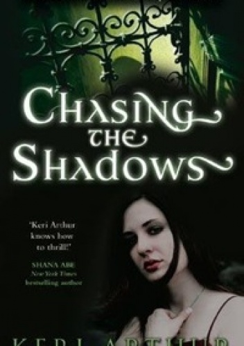 Okładka: Keri Arthur - Chasing the Shadows