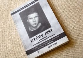 Okładka: Romuald Cudak - Który jest. Rafał Wojaczek w oczach przyjaciół, krytyków i badaczy
