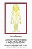 Okładka: Marina Zalewska - Dziecko w autoportrecie z zamalowaną twarzą. Psychiczne mechanizmy zaburzeń rozwoju tożsamości dziecka głuchego i dziecka z opóźnionym rozwojem mowy