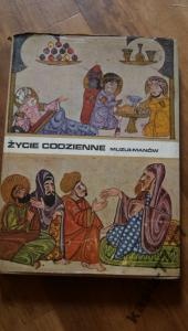 Okładka: Aly Mazahéri - Życie codzienne muzułmanów w średniowieczu (X-XIII w.)